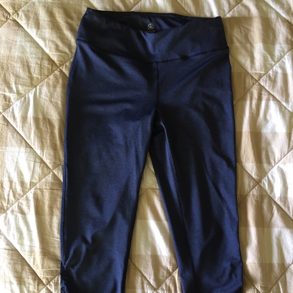 GAIAM blue capri Athleisure workout leggings